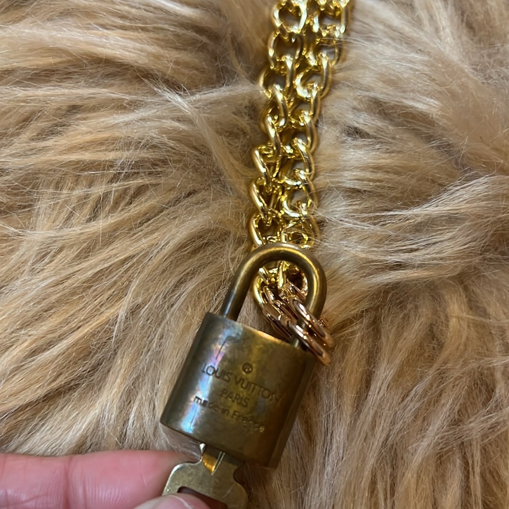 š§”Gold Chain Necklace with LV Lock Pendant 307 - Picture 9 of 14
